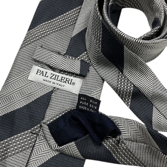 PAL ZILERI Gray Striped Silk LUXURY Tie ITALY - Picture 3 of 4